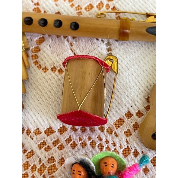 Vintage 1970s Miniature Peruvian Musical Instruments & Dolls Pins/Brooches - Picture 5 of 10
